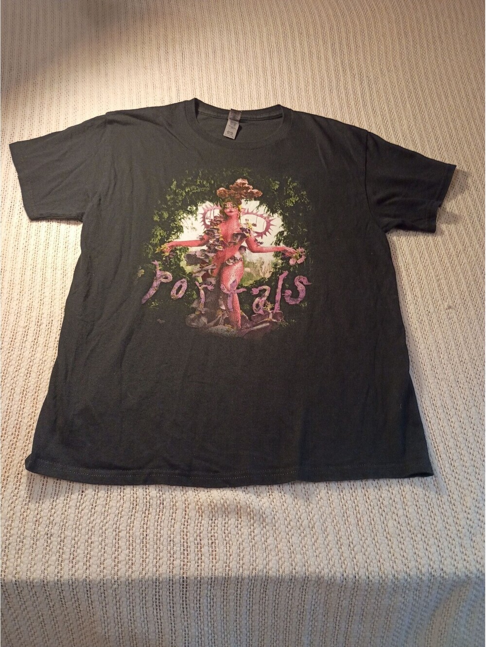 Gildan Heavy Cotton Black Portals Graphic T-Shirt Large